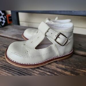 AMIGO SZ 22 / 6c VGUC IVORY Mary Jane stole hard bottom leather shoes ankle shoe